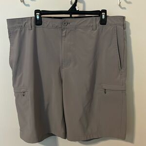 Men’s Size 40 Izod Golf shorts
